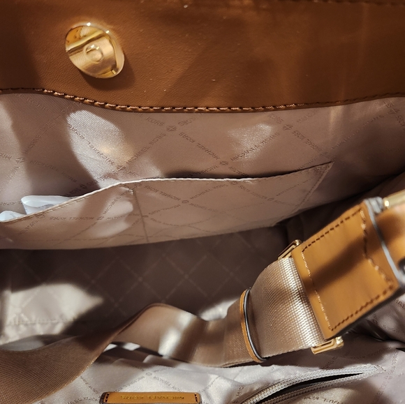 Michael Kors women's tote - Picture 5 of 7